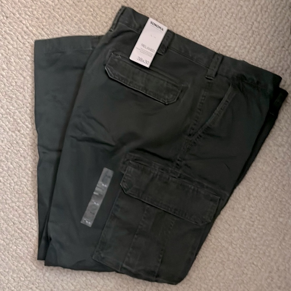 NWT Men’s pants, relaxed, 38W x 30L, Jurassic green